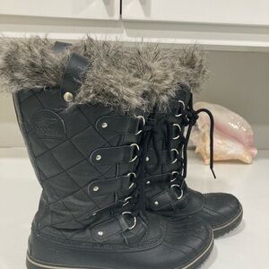 Women's Black Fur-Lined Winter Boots